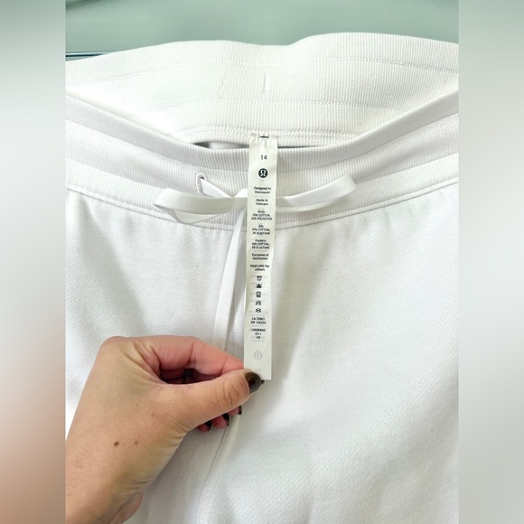 Lululemon Scuba High-Rise Cropped Ankle Jogger Sweatpants in White Size 14 NWOT - Picture 10 of 14